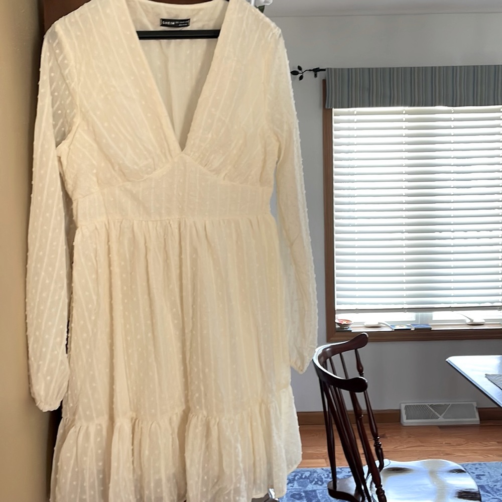 Boho cream long sleeves very flattering line.  Large fits like a medium NEW